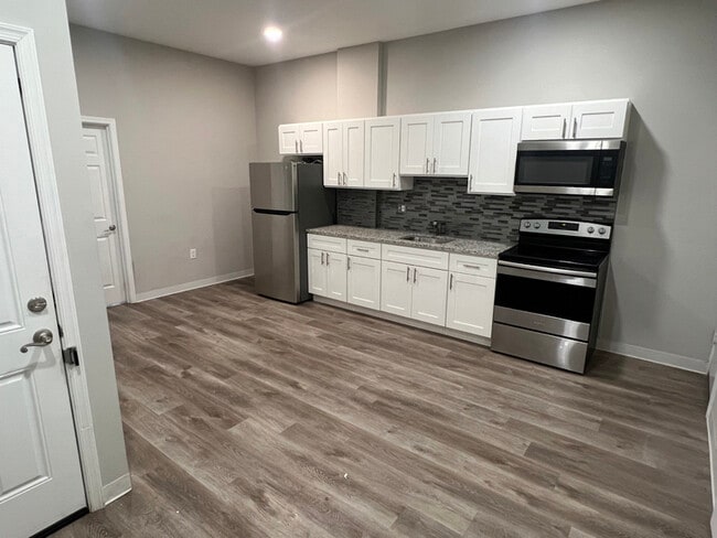 Photo - 7038 Woodland Ave