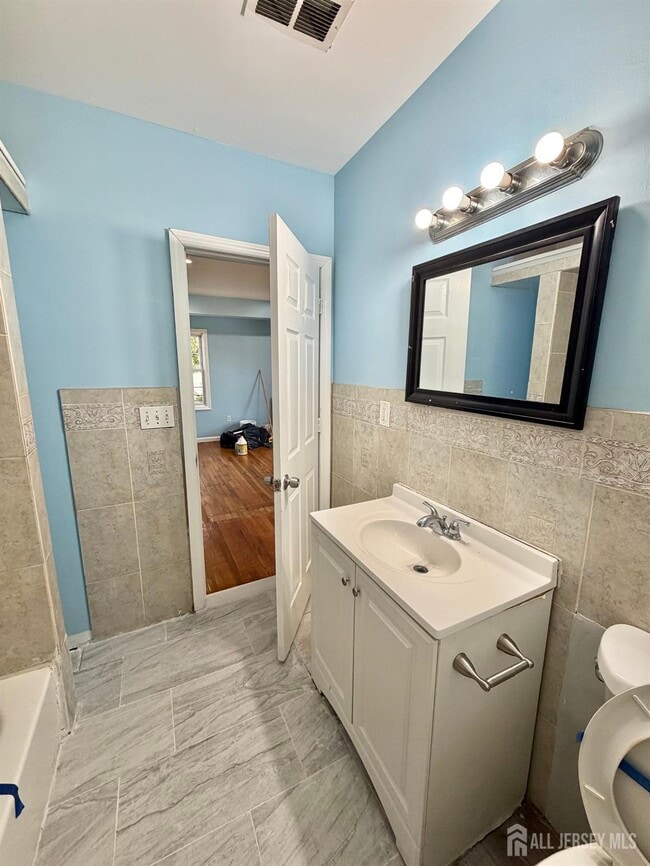 Photo - 40-42-42 Raymond Terrace