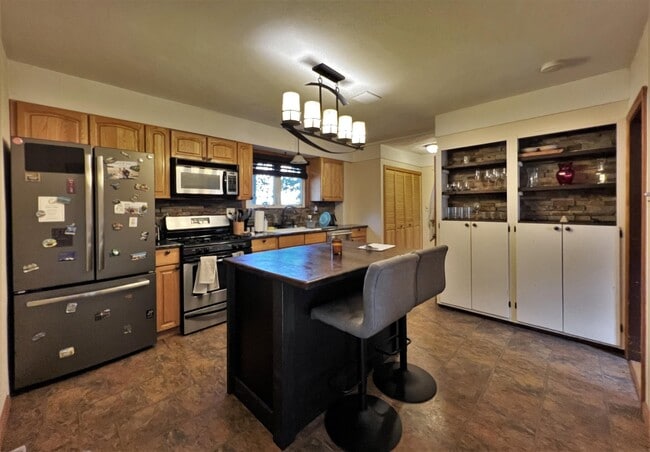 Building Photo - 10 Winchester Ct Unit 1