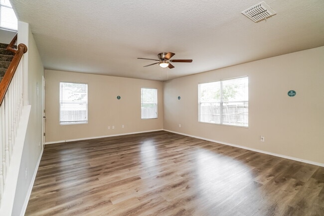 Photo - 141 Wistoria Ct