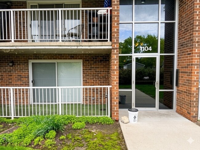Building Photo - 1104 Mercury Dr Unit 1B