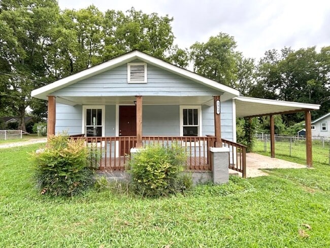 Building Photo - Charming 2 Bedroom Home in North Huntsvill...