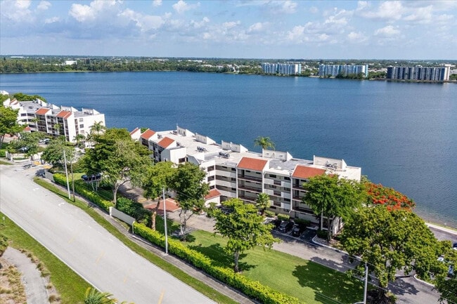 Photo - 113 Lake Emerald Dr Unit 201