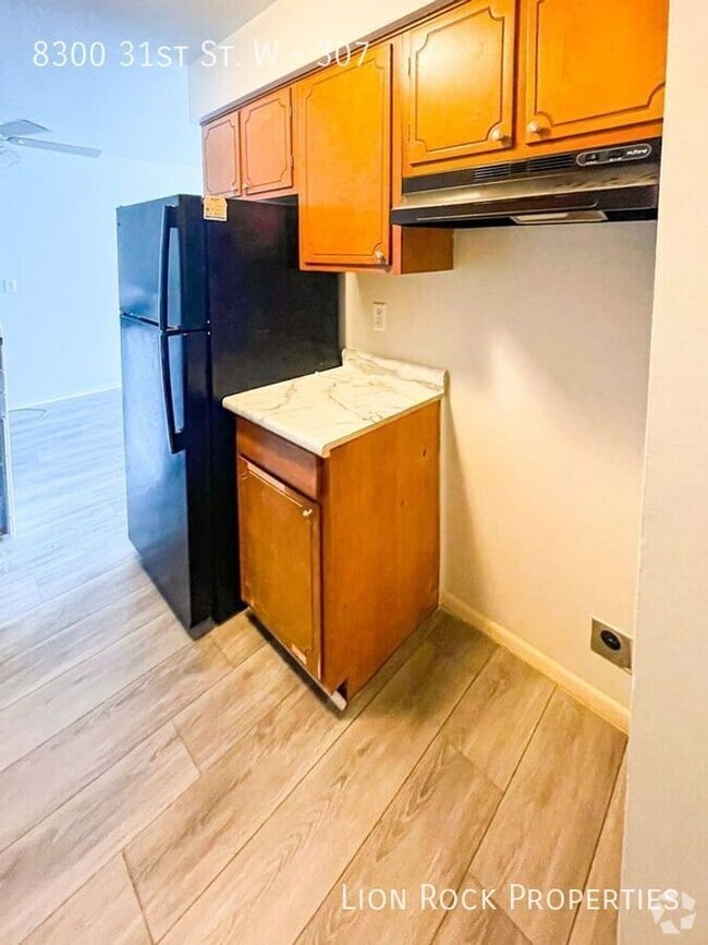 Building Photo - 8300 W 31st St Unit 307 Rental