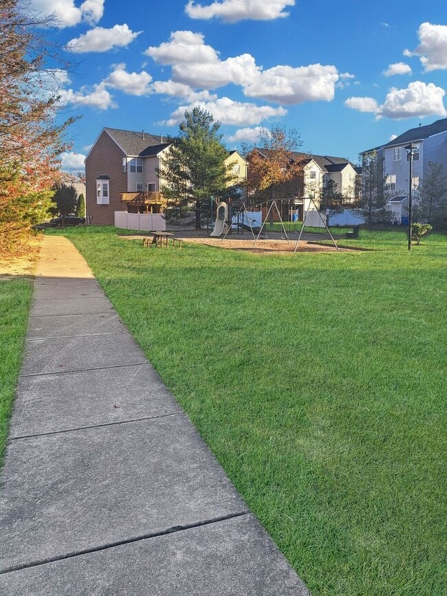 Photo - 3074 Esser Pl