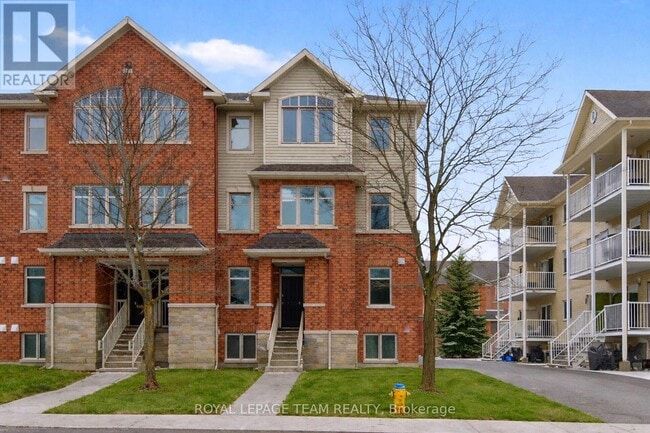 Photo - 255 Deercroft Ave
