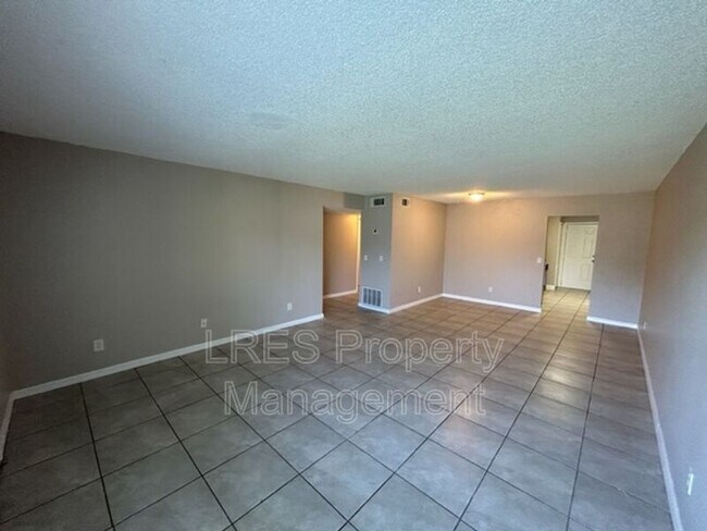 Photo - 605 Northlake Blvd