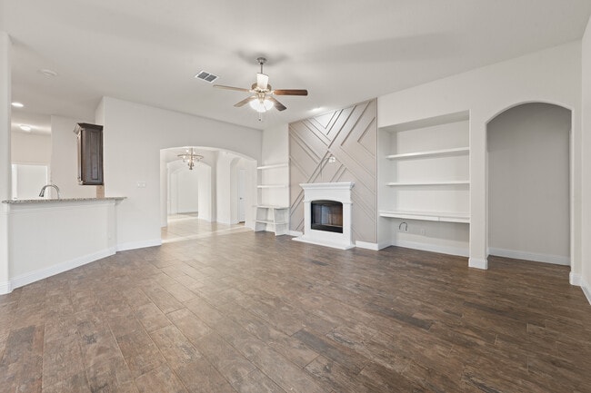 Photo - 105 Live Oak Dr