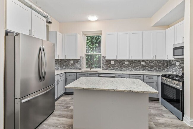 Photo - 1345 N Maplewood Ave