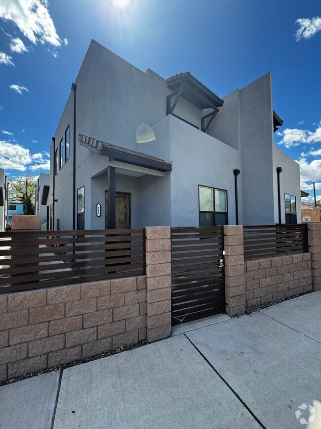 Building Photo - 844 Tijeras Ave NW Rental