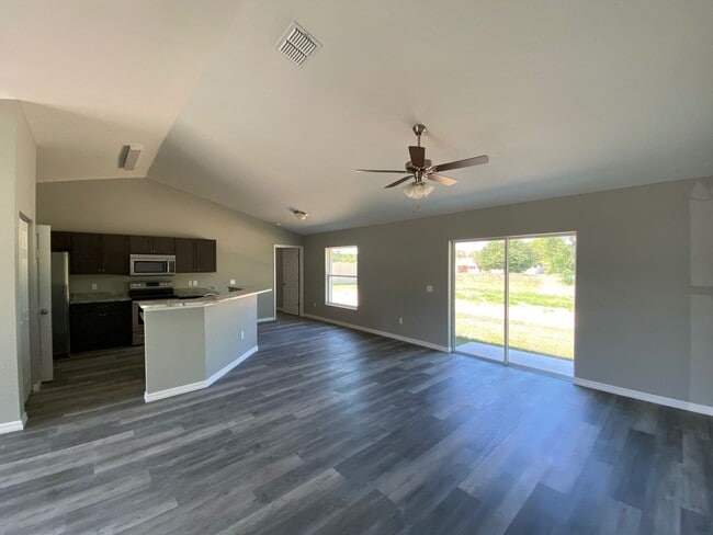 Photo - Desirable SW Ocala Neighborhood 3/2/2 **WON"T LAST**