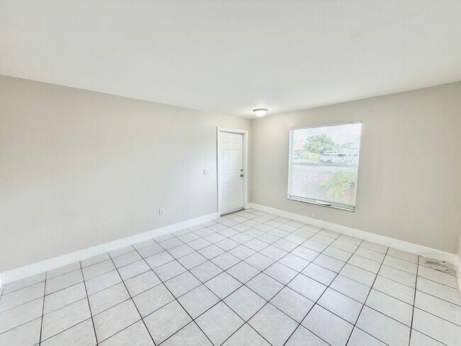 Photo - PIKUS (5356 24th Ave SW) Unit #C