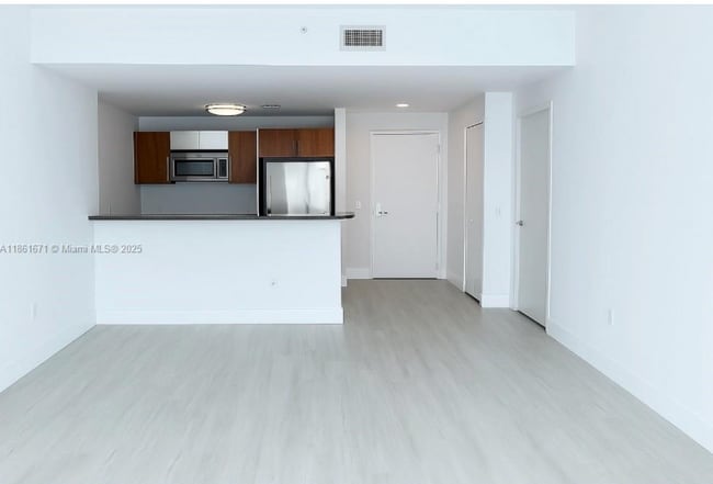 Building Photo - 300 S Biscayne Blvd Rental