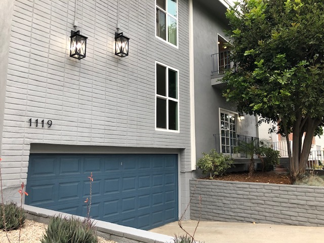 Front Unit with Balcony - 1119 Lincoln Blvd Apartment Unit 1