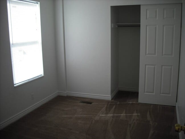 Photo - 1380 W 6235 S
