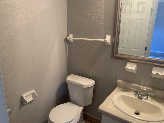 Photo - 811 Massachusetts Ave