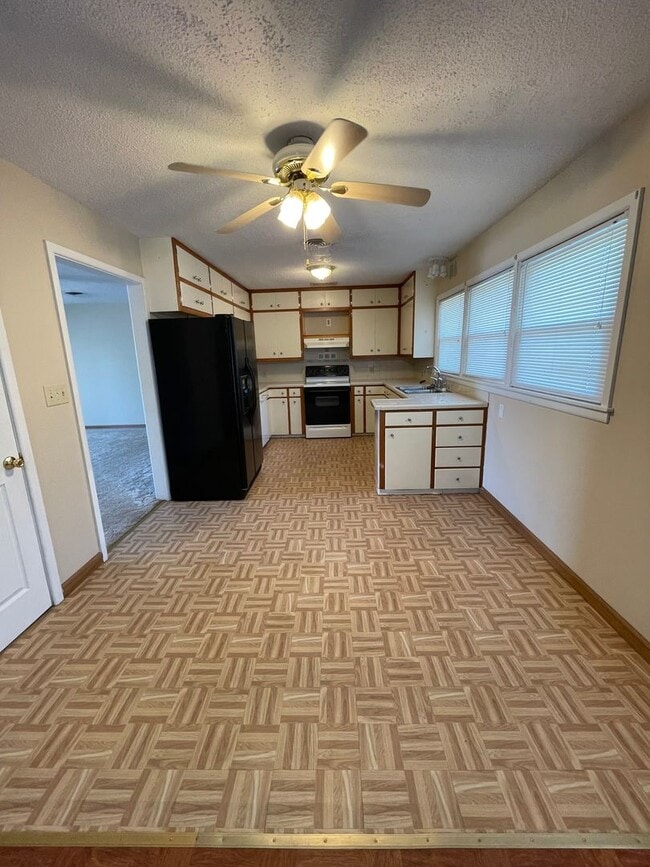 Photo - 2 Bedroom, 2 Bathroom House with Attached ...