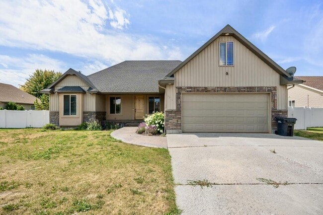 Building Photo - 2612 Eastview Dr