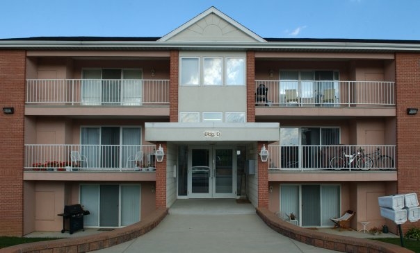 Moraine Commons - Moraine Commons Apartments