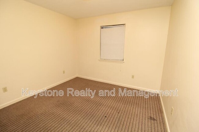 Photo - 1935 High St