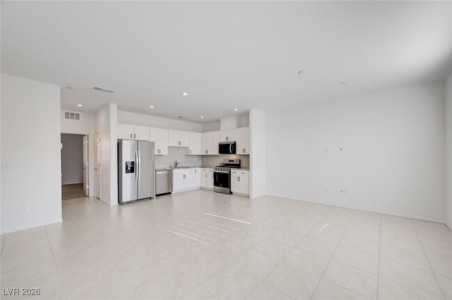 Photo - 662 Bellus Pl