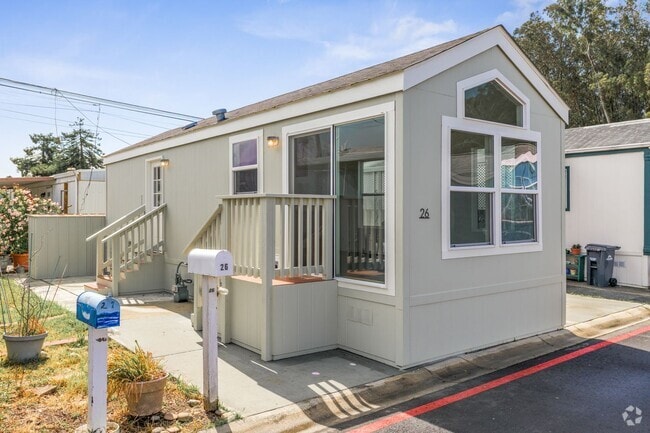 Building Photo - 1 Bed + 1 Bath HOME IN THE PLEASURE POINT ...