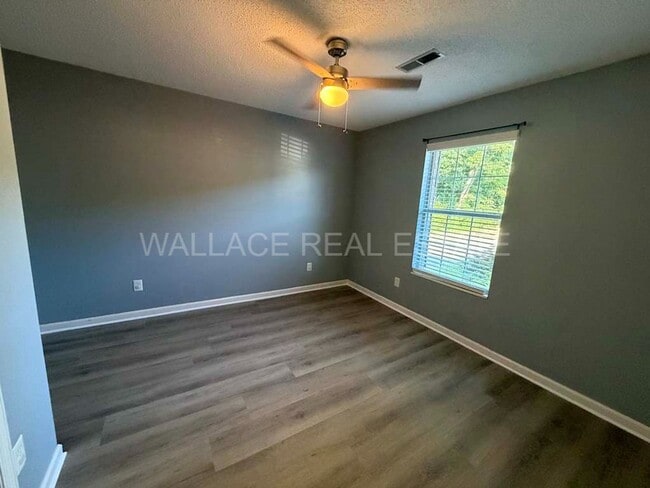 Photo - 1901 Barbridge Way