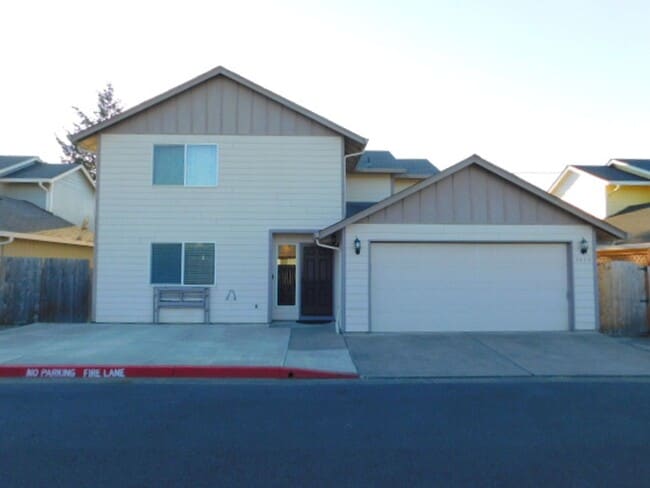 Building Photo - 3Bd/2.5Ba Two-story house- Available Soon!