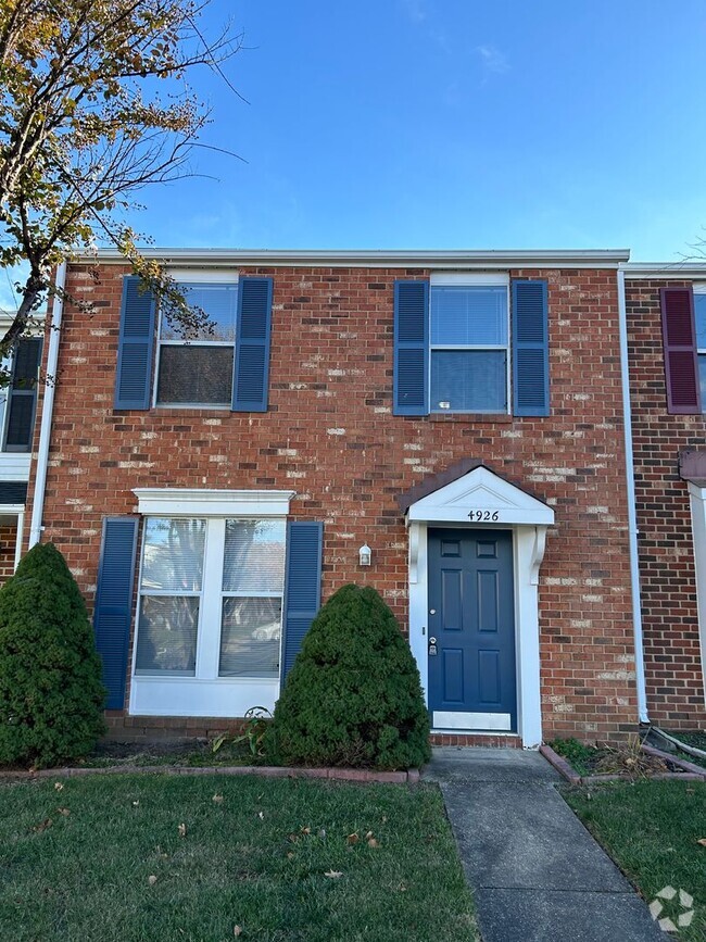 Building Photo - Convenient West-End Townhome