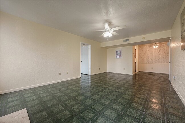 Photo - 6606 De Moss Dr Unit 1212