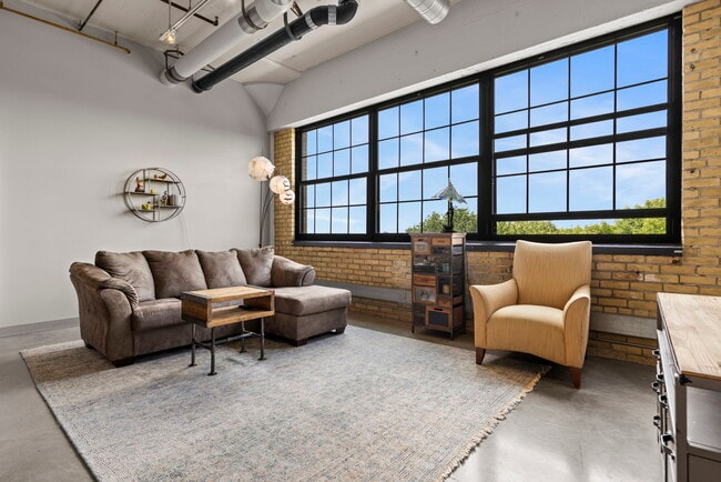 Building Photo - 730 Stinson Blvd Unit 418 Rental