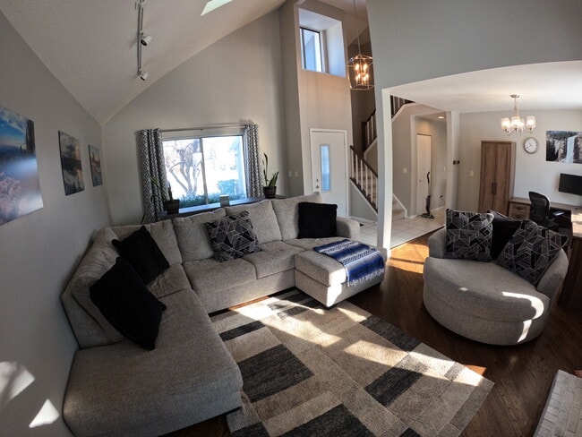 Photo - 525 Lasalle Ln