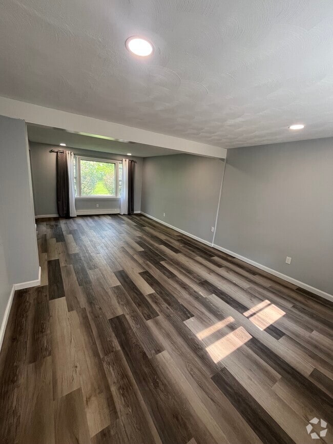 Building Photo - 1555 Whitney Rd E Unit B Rental