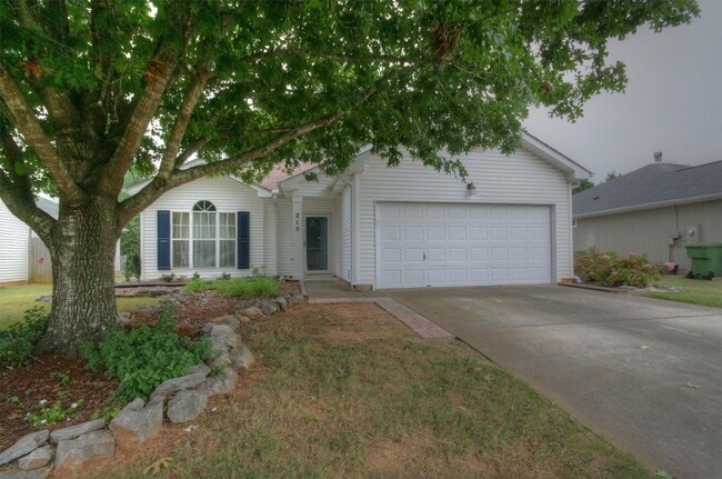 Photo - 215 River Oaks Dr House