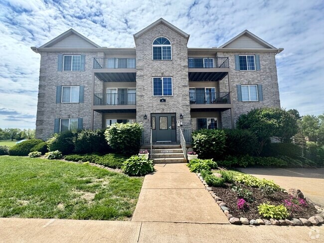 Building Photo - 3031 Holiday Ct Unit 8 Rental