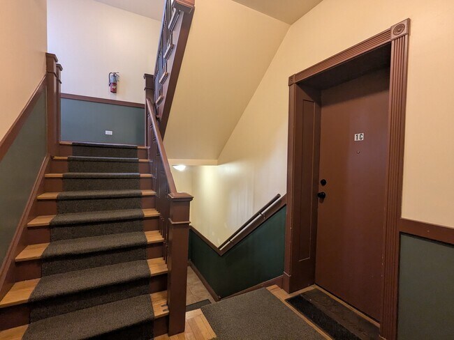 Photo - 6814 N Ashland Blvd