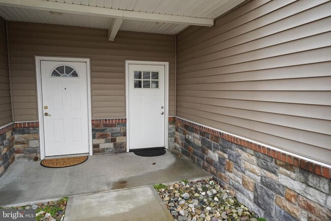 Building Photo - 439 Parkview Ct