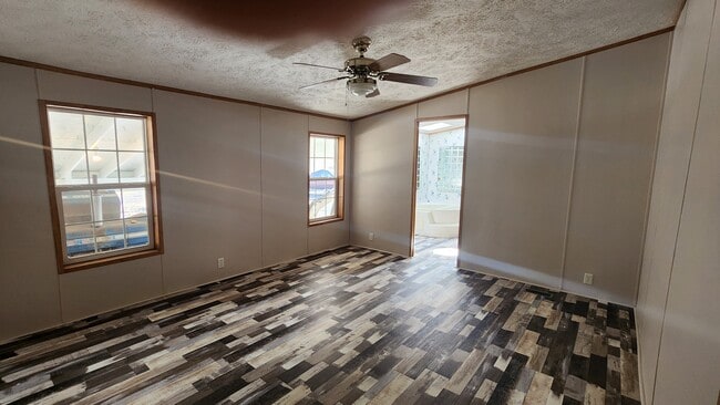 Photo - 433 N Crotty Ln