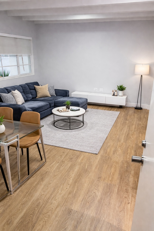 Building Photo - 3915 N Meridian Ave Unit 203