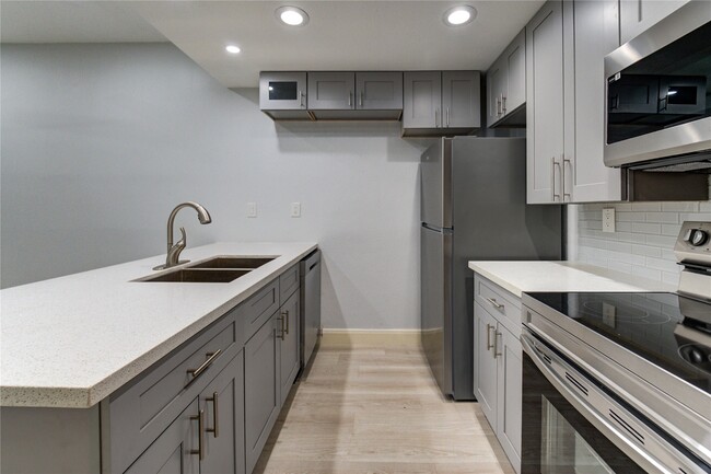 Building Photo - 11711 Memorial Dr Unit 534