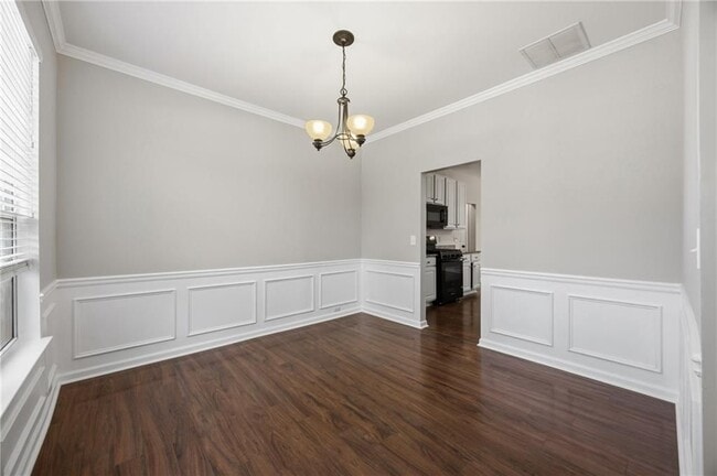 Photo - 1650 Huntcrest Way SW
