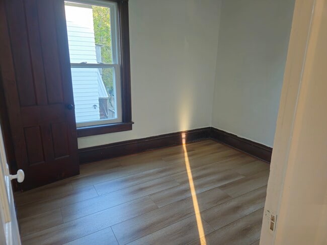 Photo - 912 E 2nd St