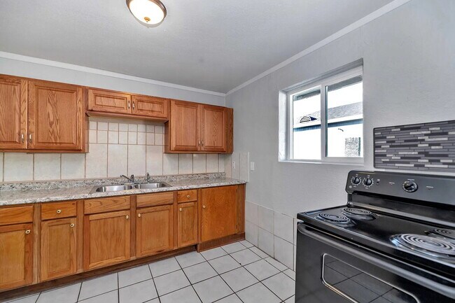 AFFORDABLE 2 BEDROOM HOME IN A CONVENIENT PHOENIX LOCATION
OFFERING $250 GIFT CARD MOVE IN INCENTIVE