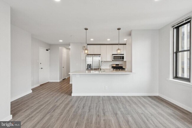 Photo - 135 S 19th St Unidad 1611-12
