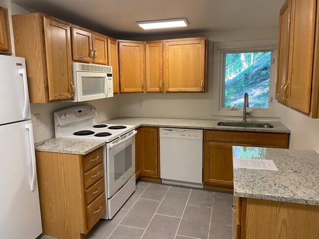 4 Bedroom Home Just Off Cornell Campus - 4 Bedroom Home Just Off Cornell Campus