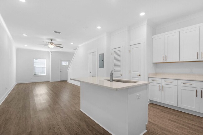 Photo - 112 Date Palm Ln