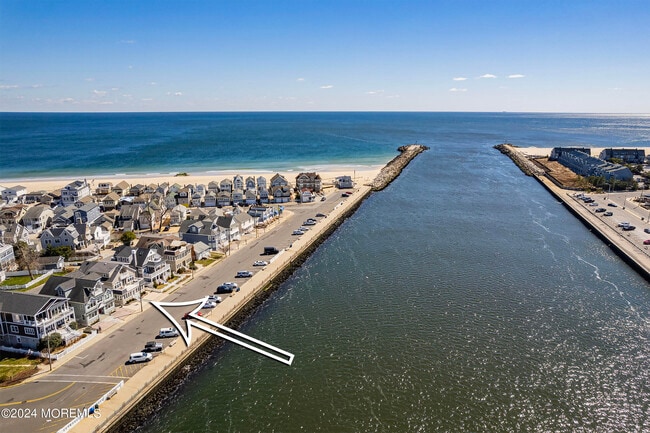 Photo - 556 Riverside Dr