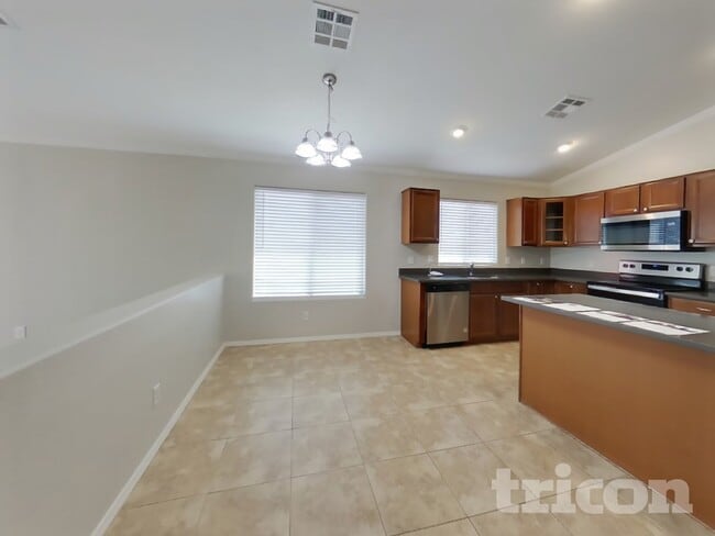 1312 E Elm Rd