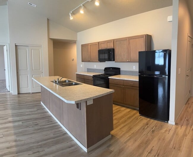 Photo - Moen Fields 3 Bed 3 Bath Garden Townhome across from Greenacres Elementary Unidad 512