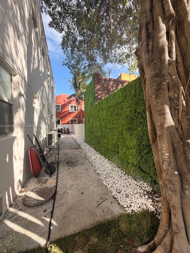 Photo - 337 SW 10th Ave Unit 5